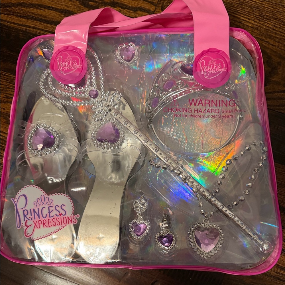 Princess expressions travel, case, tiara, ring, earrings, necklace, wand NWT